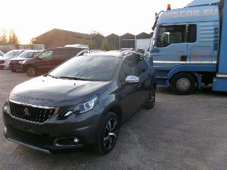 skadebil auto Peugeot 2008 1.2 Crossway 2017/10