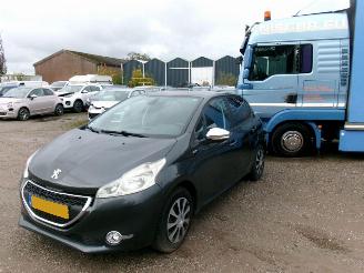 Voiture accidenté Peugeot 208 1.2 Allure 5 Drs 2013/9