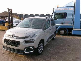 uszkodzony samochody osobowe Citroën Berlingo 1.2 New Multispace 2019/3