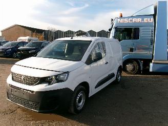 krockskadad bil bedrijf Peugeot Partner 1.6 HDI Pro 2019/4