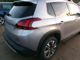 Peugeot 2008 1.2 Allure picture 8