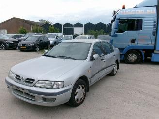 uszkodzony samochody osobowe Nissan Primera 1,6 SLX Sedan - Airco 1997/8