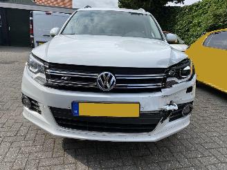 Volkswagen Tiguan 4Motion 1.4 TSi Sport&Style R-line Edition.pano/leer picture 4
