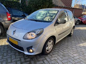skadebil auto Renault Twingo 1.2 16v Authentique 2010/4