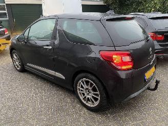 krockskadad bil auto Citroën DS3 e-HDI 1.6 So Chic 2012/3
