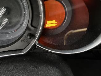 Citroën DS3 e-HDI 1.6 So Chic picture 40