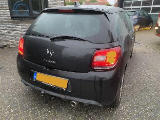 Citroën DS3 e-HDI 1.6 So Chic picture 28