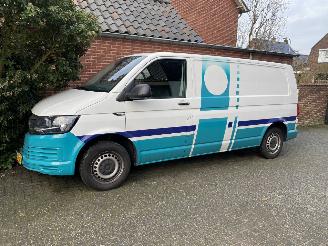 skadebil bedrijf Volkswagen Transporter 2.0 TDi L2H1 Trentline 75KW 77DKM 2017/5