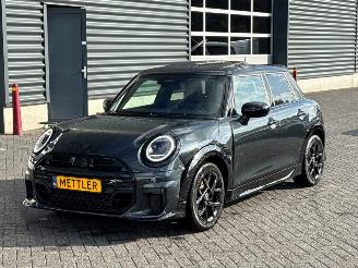 krockskadad bil auto Mini Cooper S 2.0 Cooper S, John Cooper Works M pakket, camera, navi, panoramadak 2025/2