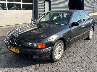 damaged passenger cars BMW 5-serie 525 tds Sedan 4Dr Diesel 2.498cc 105kW (143pk) RWD 1997/8