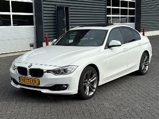 skadebil auto BMW 3-serie 320i 2.0 16V Sedan 4Dr Benzine 1.997cc 135kW (184pk) RWD 2012/4