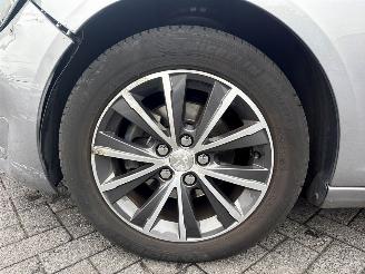 Peugeot 308 1.2 12V e-THP PureTech 130 Combi/o 4Dr Benzine 1.199cc 96kW (131pk) FWD picture 23