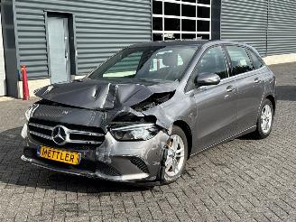 krockskadad bil auto Mercedes B-klasse 1.3 B-180 Turbo 16V Hatchback  Benzine 1.332cc 100kW (136pk) FWD 2020/1