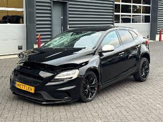 uszkodzony samochody osobowe Volvo V-40 2.0 D2 16V Hatchback 4Dr Diesel 1.969cc 88kW (120pk) FWD 2017/4