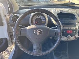 Toyota Aygo 1.0 12V VVT-i Hatchback  Benzine 998cc 50kW (68pk) FWD picture 13