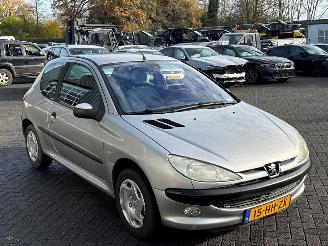 Peugeot 206 1.4 XR,XS,XT,Gentry Hatchback  Benzine 1.360cc 55kW (75pk) FWD picture 7