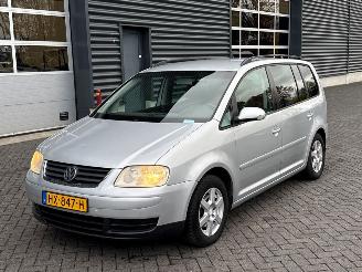 uszkodzony samochody osobowe Volkswagen Touran 1.6 FSI 16V MPV  Benzine 1.598cc 85kW (116pk) FWD 2003/6