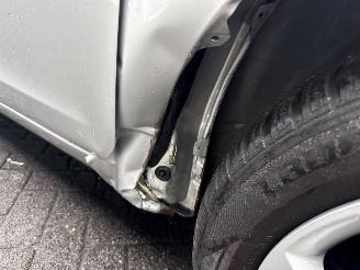 Opel Agila 1.2 16V MPV  Benzine 1.242cc 69kW (94pk) FWD picture 19