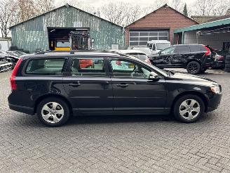 Volvo V-70 2.4 D 20V Combi/o  Diesel 2.401cc 120kW (163pk) FWD picture 6