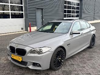 krockskadad bil auto BMW 5-serie 535i xDrive 24V TwinPower Turbo Sedan 4Dr Benzine 2.979cc 225kW (306pk) 4x4 2014/2