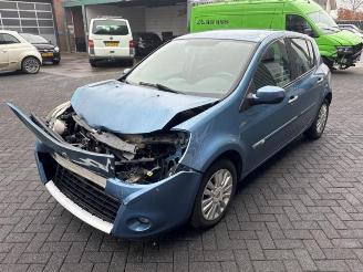 Uttjänta bilar auto Renault Clio Clio III (BR/CR), Hatchback, 2005 / 2014 1.2 16V 75 2011/3