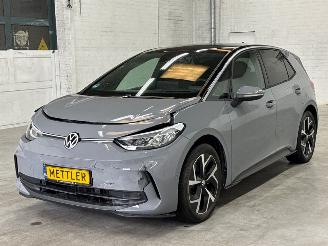 Vaurioauto  passenger cars Volkswagen ID.3 Pro 63 kWh Hatchback 4Dr Elektrisch  150kW (204pk) RWD 2024/6
