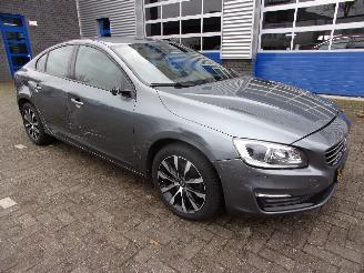 krockskadad bil auto Volvo S-60 2.0 D2  POLAR+ DYNAMIC 2017/9