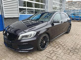 skadebil auto Mercedes A-klasse 200 Prestige 2013/7