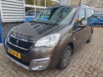 Damaged car Peugeot Partner 1.2 PureTech Active 2017/3