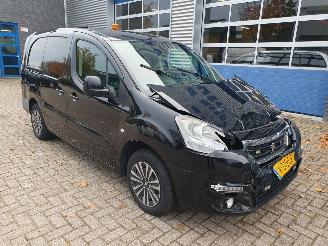 krockskadad bil bedrijf Peugeot Partner L2 122 1.6 BlueHDi 100 Premium Pack S&S 2018/3