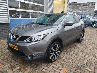 Vaurioauto  passenger cars Nissan Qashqai 1.2 Tekna 2016/9