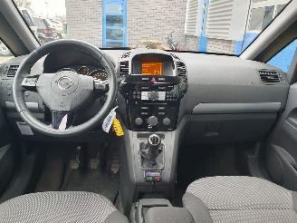 Opel Zafira 1.6 Cosmo 7 Persoons picture 14