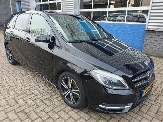 krockskadad bil auto Mercedes B-klasse 180 Prestige Automaat 2013/1