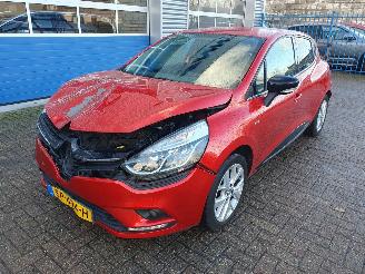 Vaurioauto  passenger cars Renault Clio 0.9 TCe Limited 2018/5