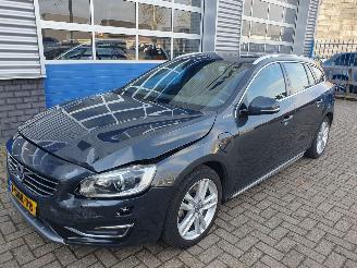 krockskadad bil auto Volvo V-60 2.4 D6 AWD Plug-In Hybrid Summum 2013/11