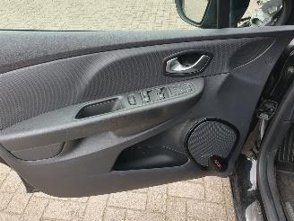 Renault Clio 0.9 TCe Limited picture 12