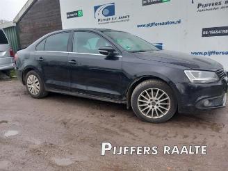Salvage car Volkswagen Jetta Jetta IV (162/16A), Sedan, 2010 / 2017 1.6 TDI 16V 2013/9