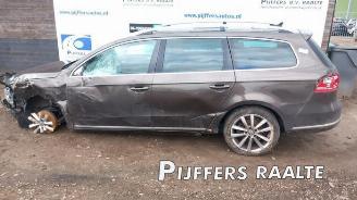 Coche siniestrado Volkswagen Passat Passat Variant (365), Combi, 2010 / 2015 2.0 TDI 16V 135 2012/4