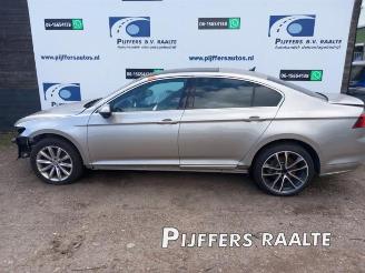 Coche siniestrado Volkswagen Passat Passat (3G2), Sedan, 2014 / 2024 2.0 TDI BiTurbo 16V 4Motion 2016/8