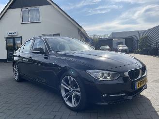 krockskadad bil auto BMW 3-serie 320i EfficientDynamics Edition High Executive 2014/5