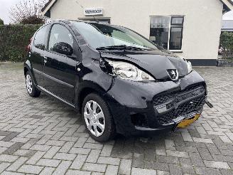 krockskadad bil auto Peugeot 107 1.0-12V XS N.A.P NL AUTO 5.DRS AIRCO 2011/10