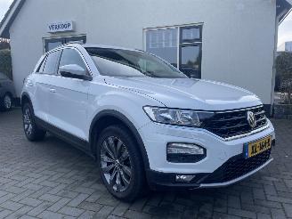 damaged passenger cars Volkswagen T-Roc 1.5 TSI Style N.A.P NL AUTO PRACHTIG!!! 2019/2