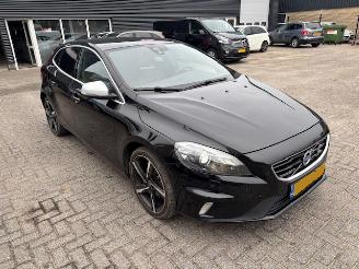 damaged passenger cars Volvo V-40 2.0 D2 Ocean Race Pano 2015/12
