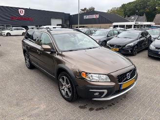 Vaurioauto  passenger cars Volvo Xc-70 3.0 T6 Summum AWD Automaat 305pk 2015/2