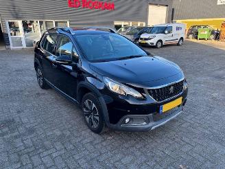 damaged passenger cars Peugeot 2008 1.2 PureTech Allure 2017/1