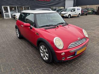 skadebil auto Mini Cooper 1.6 Cooper Chili airco NAP 2005/1