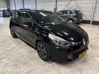 krockskadad bil auto Renault Clio 0.9 TCe 5-drs airco 2013/8