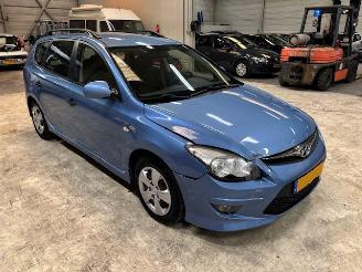 Vaurioauto  passenger cars Hyundai I-30 1.4i I-drive Cool 2012/6