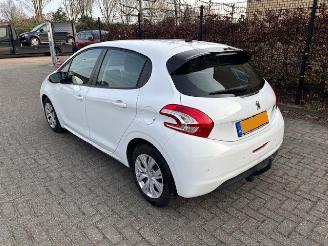 skadebil auto Peugeot 208 1.2 5-drs Envy Automaat NAP 2014/1