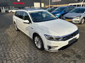 Vaurioauto  passenger cars Volkswagen Passat 1.4 Tsi GTE Connected Series Pano Nap 2016/12